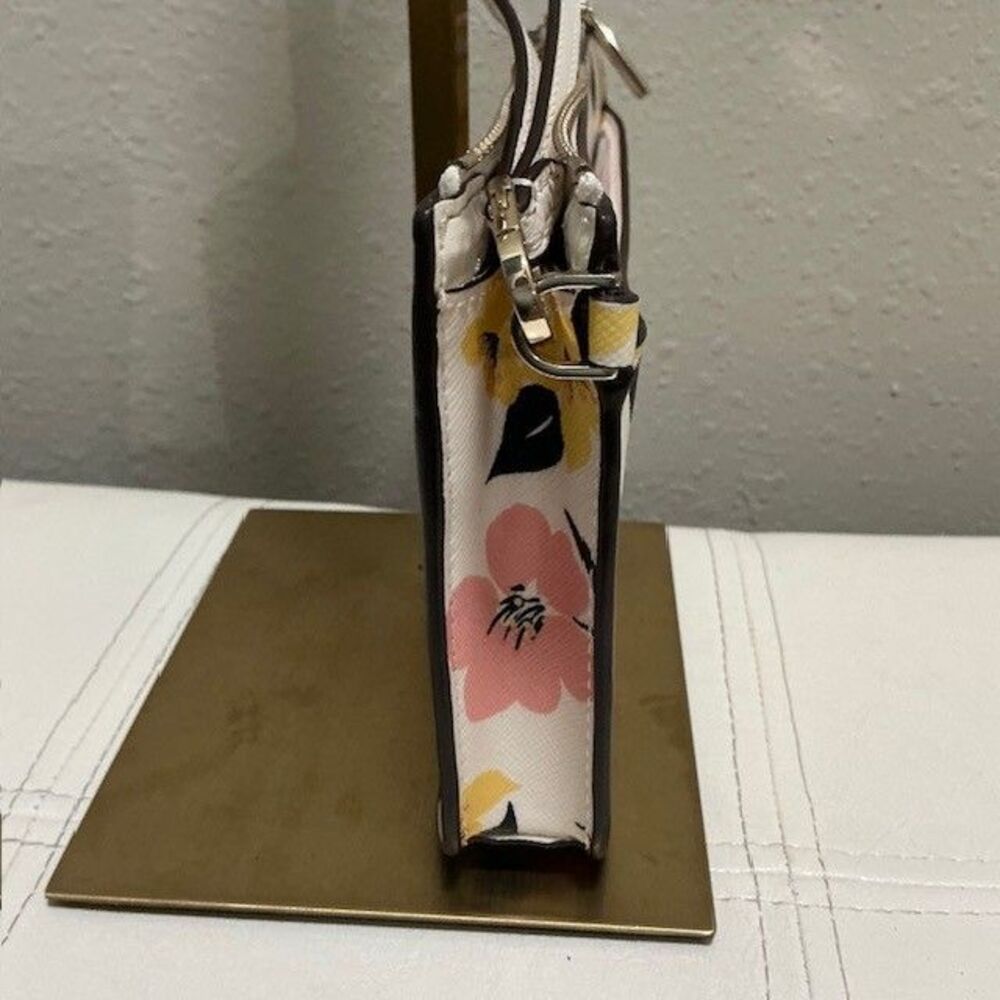 Kate Spade White Floral Zip Top Wristlet Outside Pocket - Picture 4 of 7